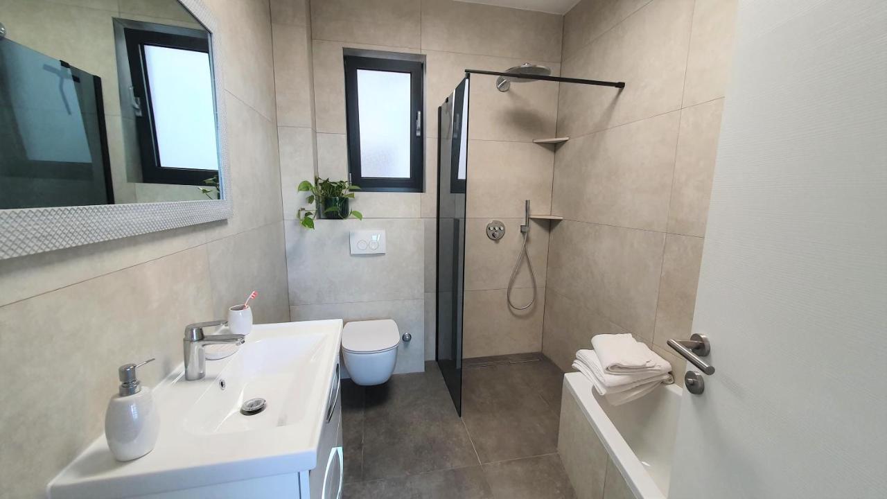 Apartments Marina Omiš Екстериор снимка
